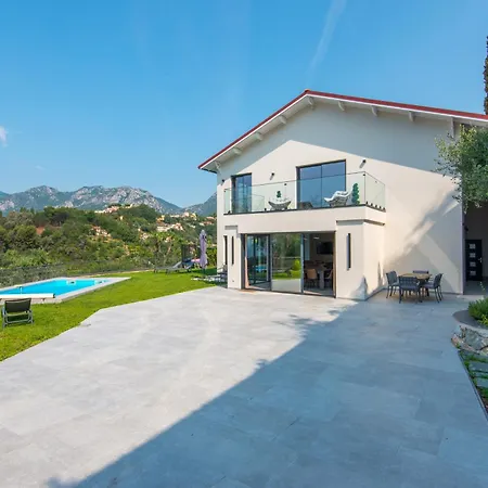 Nyaraló Jolie Maison Au Calme Menton